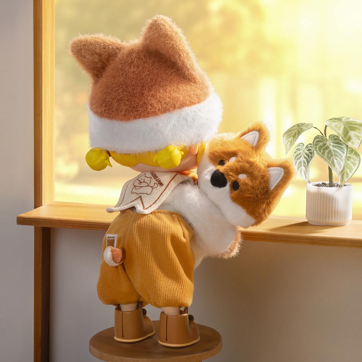 MOLLY Hugging 1/8 Action Figure - POP MART (Thailand)