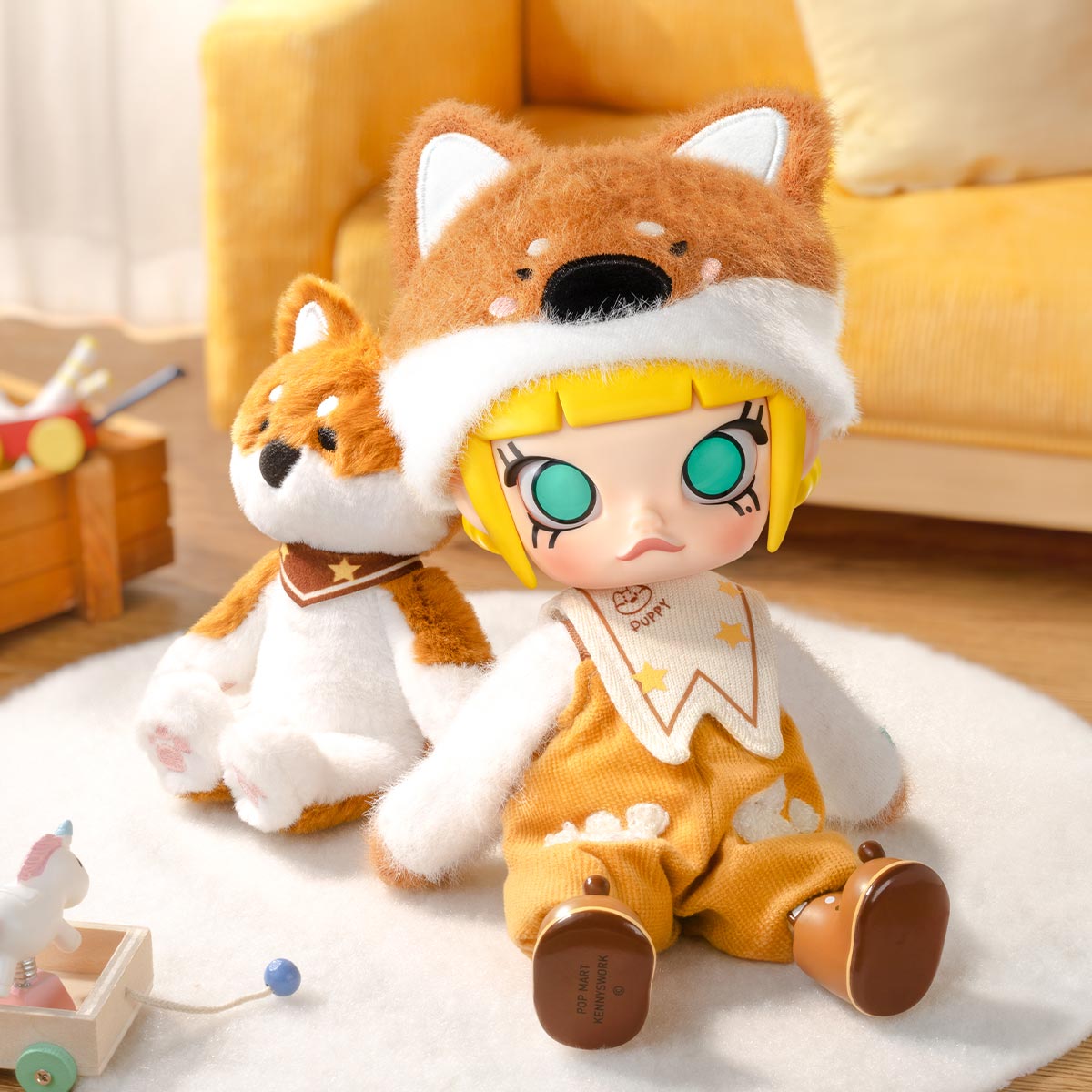 MOLLY Hugging 1/8 Action Figure - POP MART (Thailand)