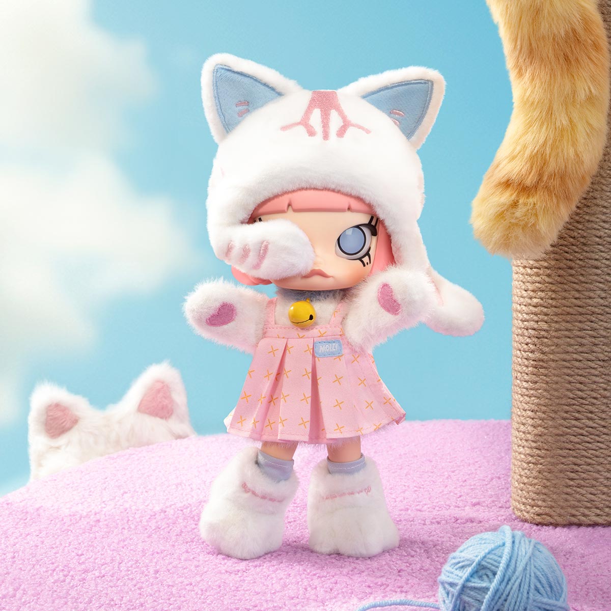 MOLLY Peekaboo 1/8 Action Figure - POP MART (Thailand)