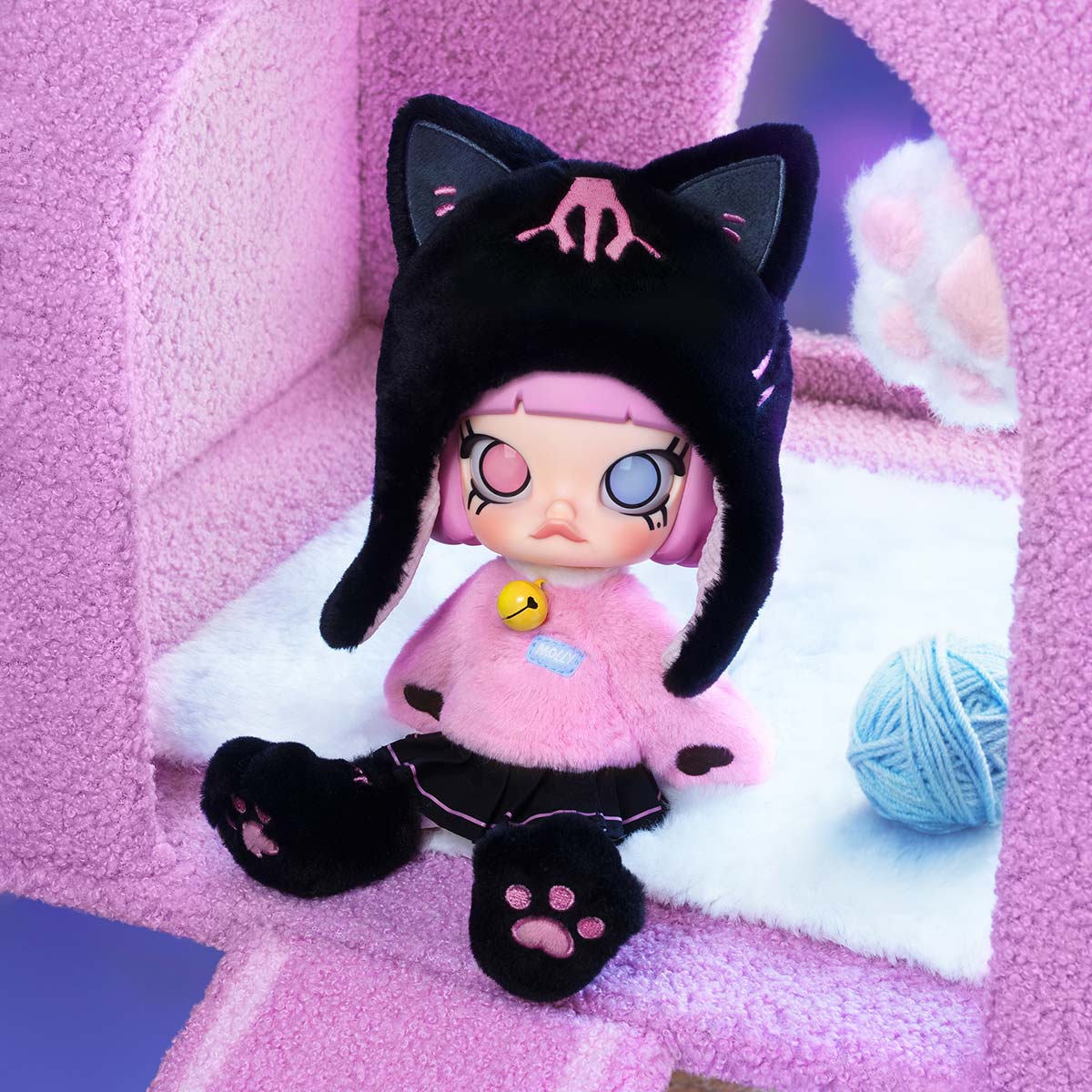 MOLLY Peekaboo 1/8 Action Figure - POP MART (Thailand)