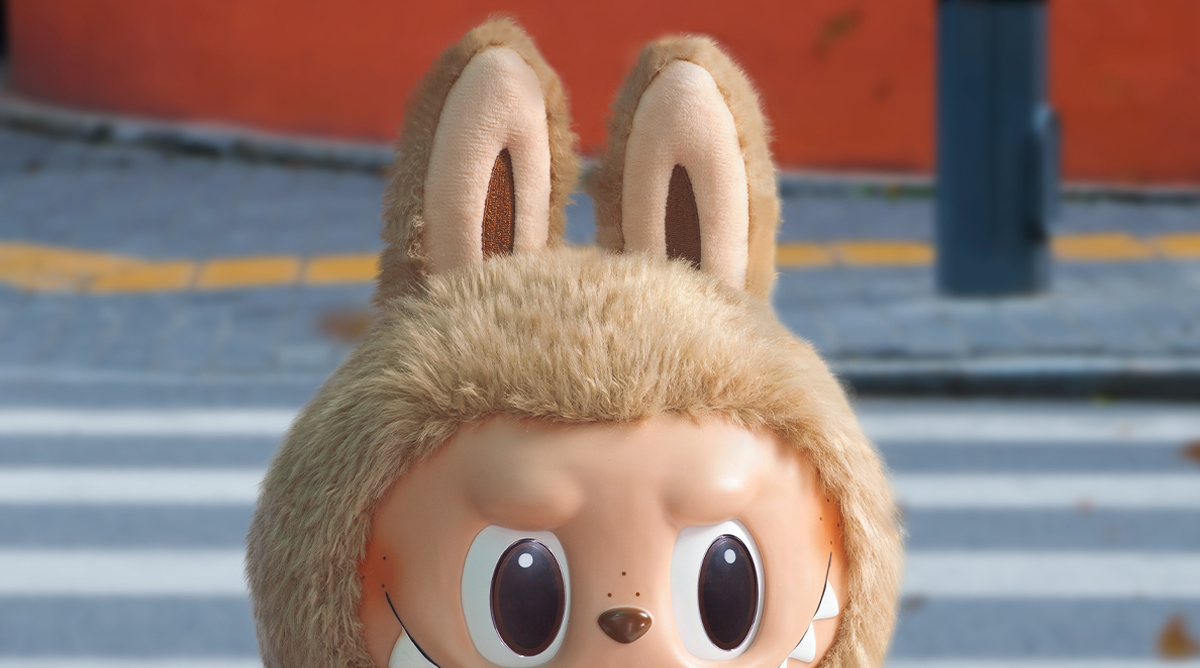 LABUBU Time to Chill-Vinyl Plush Doll - POP MART (Thailand)